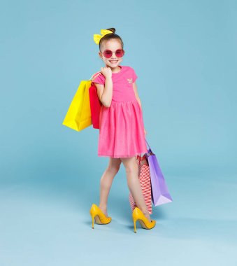 komik çocuk kız fashionista renkli üzerinde büyük annenin yerinde 