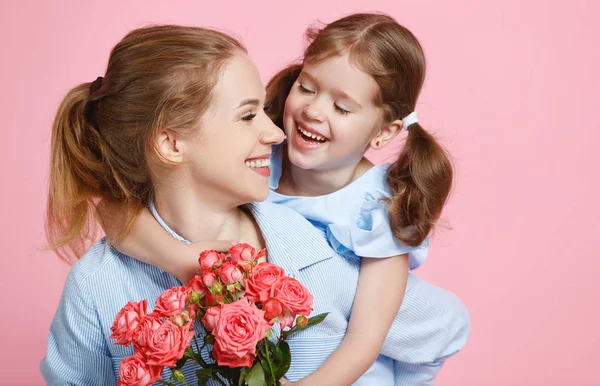 Konsep Hari Ibu Ibu Dan Anak Gadis Dengan Bunga Pada — Stok Foto