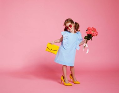 komik çocuk kız fashionista renkli üzerinde büyük annenin yerinde 