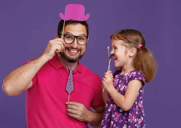 Счастливого Дня Отца Смешные Папа Дочь Усами Дурачиться Цветной Фиолетовой — стоковое фото
