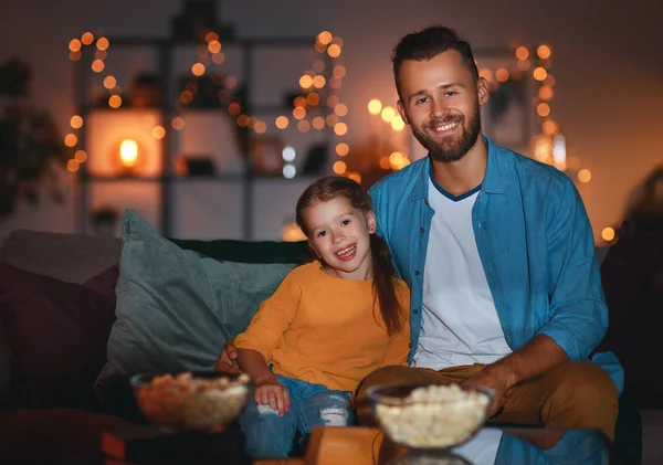 Family   father and child daughter watching projector, TV, movie — Stock Photo, Image