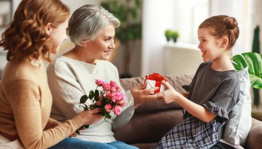 Anneler günü! üç kuşak ailenin anne, büyükannem bir