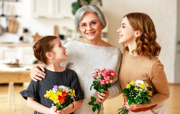 Anneler Günü Sevgi Dolu Bir Aile Anne Kuşak Büyükanne Kızı — Stok fotoğraf