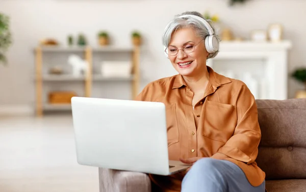 Happy Senior Lady Casual Clothes Headphones Smiling Watching Movie Laptop — Stock Photo, Image