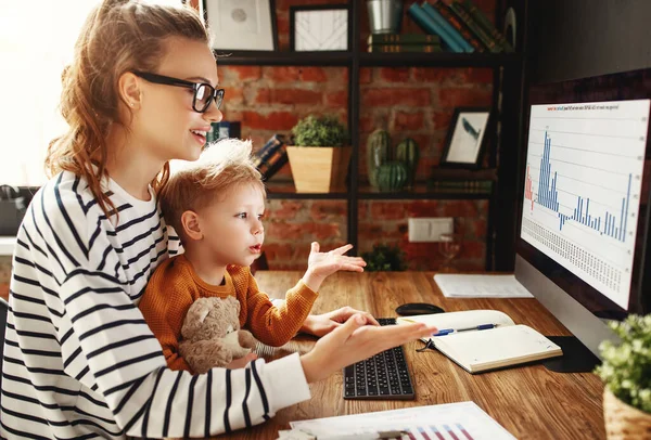 Cute Little Boy Smiling Pointing Graph Computer Monitor While Mother — Stock Photo, Image