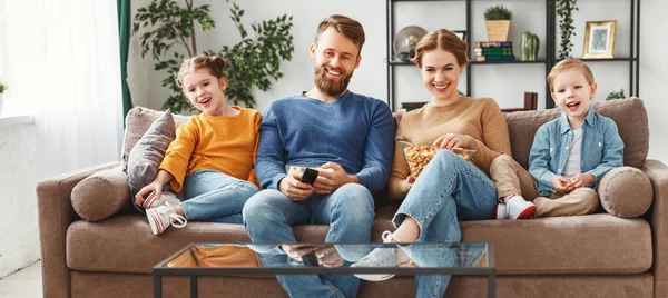 Volledig Lichaam Van Vrolijke Jonge Ouders Casual Kleding Zitten Zachte — Stockfoto