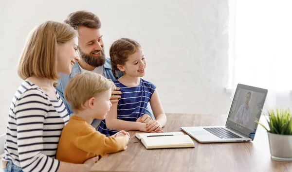 Side View Modern Father Children Sitting Sofa Listening Advice Medical — Stock Photo, Image