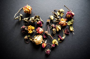 Siyah kurutulmuş güller