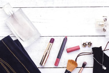 Ürün moda makyaj Müslüman kadın ve kot pantolon