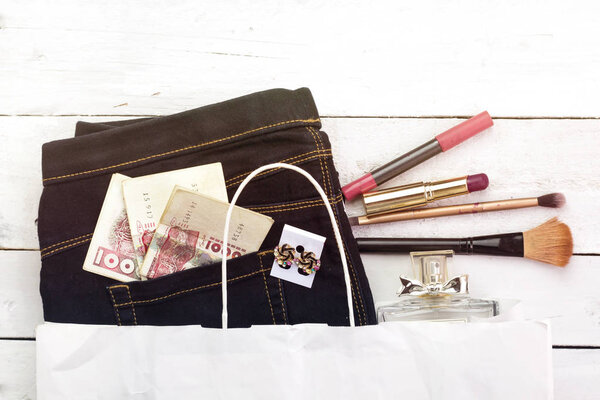 концепт-шопинг, деньги и косметика
