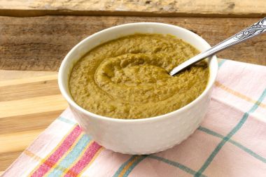 Arapça gıda, kahverengi mercimek beyaz cam kase