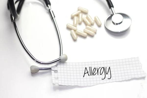 Текст Аллергии Бумагу Стетоскоп Белое Лекарство — стоковое фото