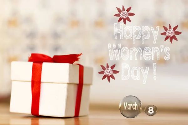 木材の背景と透明な月の泡に赤いリボンと白いギフト ボックスに幸せな女性の日のメッセージ — ストック写真