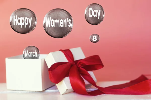 Öppna Presentbox Innehåller Genomskinliga Vatten Bubbla Med Glada Kvinnodagen — Stockfoto