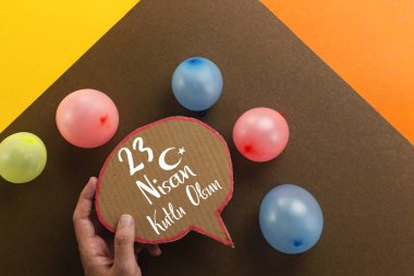 Cocuk Bayrami 23 nisan, Türkiye 23 Nisan Ulusal Egemenlik ve Çocuk Günü 'ne çevrildi, el ele tutuşma baloncuk sohbeti