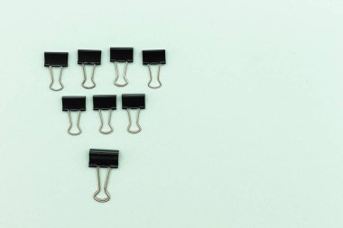 Organizasyon ve takım yapısı buldog ataçlarıyla sembolize ediliyor.