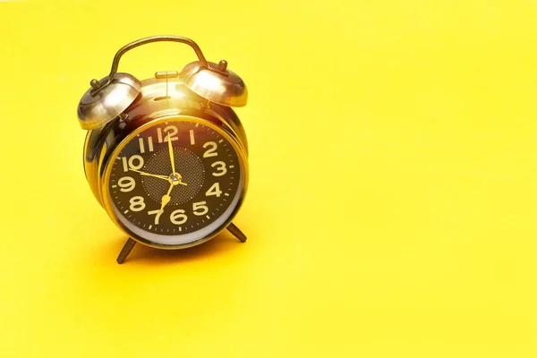 Alarma Reloj Sobre Fondo Amarillo —  Fotos de Stock