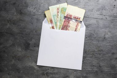 Cezayir resmi para birimi (Cezayir resmi para birimi), Cezayir para ve para birimi (1000 dinar, 2000 dinar) beyaz zarf üzerinde  
