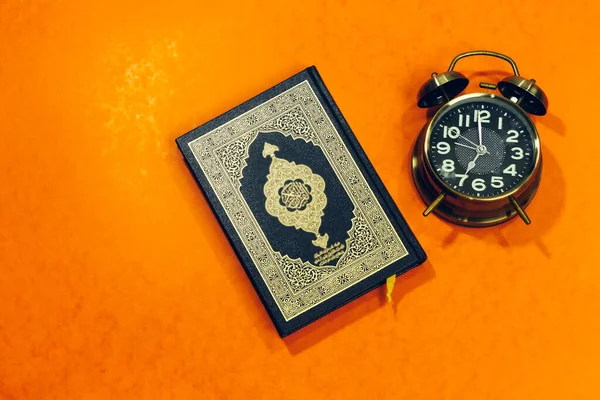 Holy Quran Arabic Calligraphy Meaning Quran Alarm Showing Clock — Stock Photo, Image