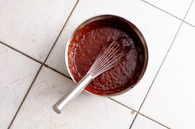 Çikolatalı hamur ile kase