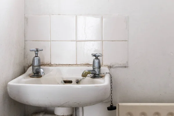 ayrı sıcak ve soğuk su ile su Havzası Musluklar