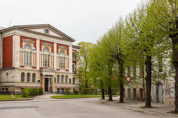 Neo-Rönesans Üniversitesi Liepaja, eski adı Nicholas