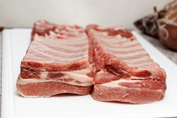 Pişmemiş taze et şerit kaburga pişirme önce parçası