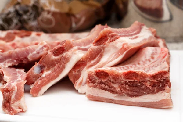 Pişirme önce taze çiğ et şerit kaburga parçası
