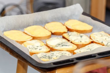 beyaz ekmek taze İtalyan bruschetta peynir dilimleri