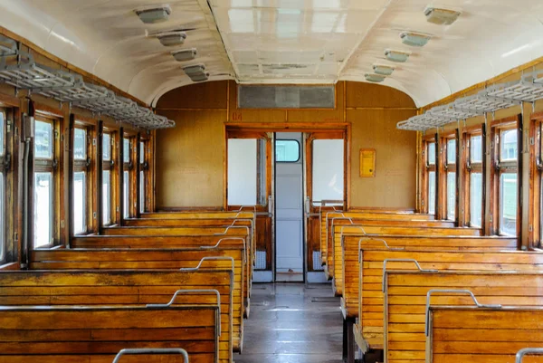 Eski Sovyet dönemi demiryolu yolcu iç tren vagon 