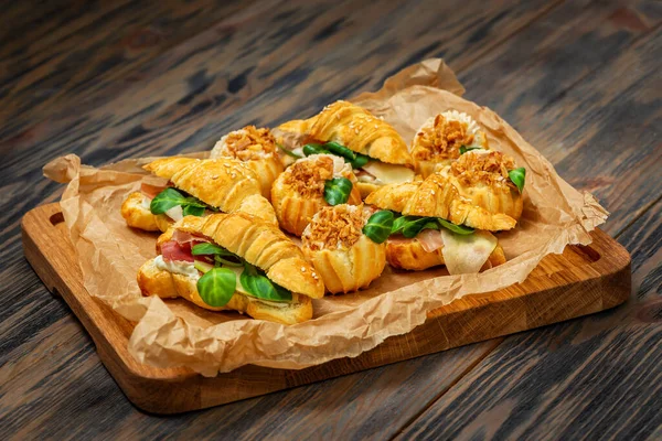 Croissants with ham and greens. Profitroli with cream filling — Stock Photo, Image