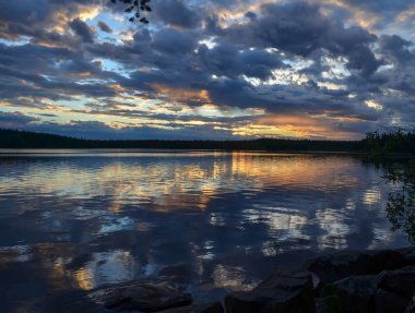  Nehirde gün batımı