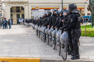 Buenos Aires, Arjantin - 31 Ağustos 2018: Bir protesto sırasında Buenos Aires polisi