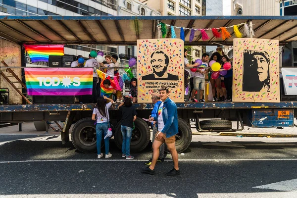 Буенос-Айрес, Аргентина - 2 листопада 2019: Trucks at Buenos Aires Pride Day — стокове фото