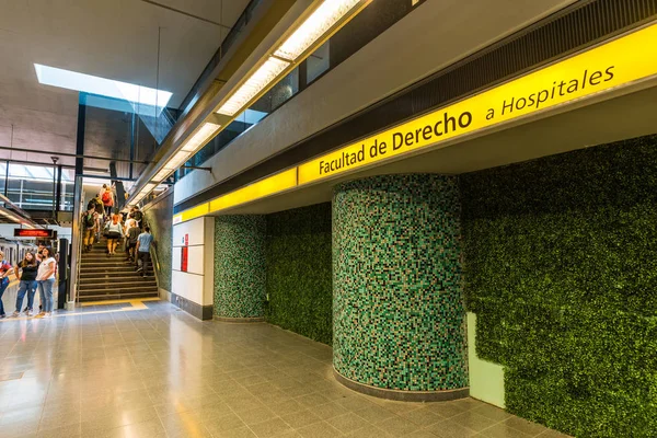 Buenos Aires, Argentina - 18 de noviembre de 2018: Estación de metro Facultad de Derecho — Foto de Stock