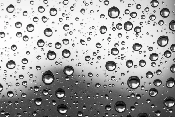 Water drops on glass window grey background after the rain in the autumn fall. — Stock Photo, Image