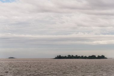 Uruguay, Güney Amerika 'da deniz okyanusu olan adalar. 