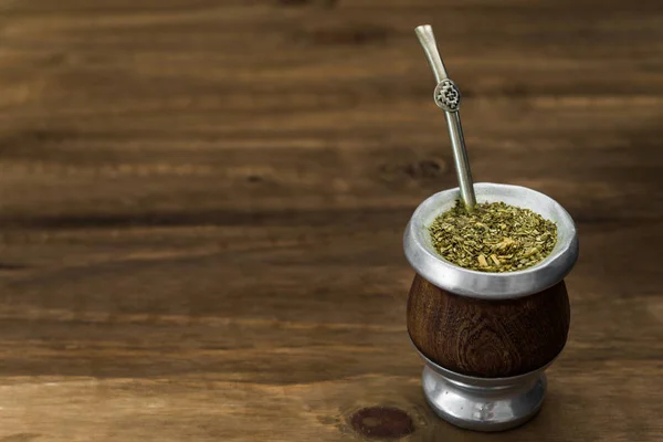 Té tradicional argentino de yerba mate en calabaza —  Fotos de Stock