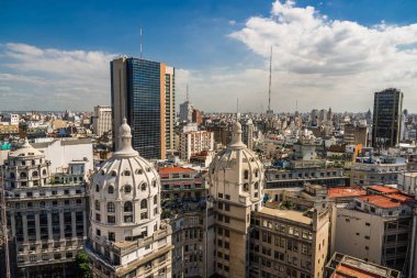Güneşli bir günde Arjantin 'in merkezindeki Buenos Aires' in hava manzarası..