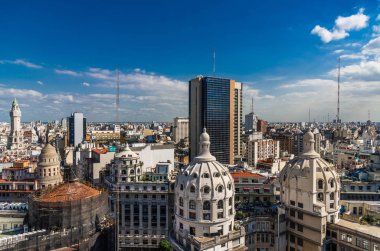 Güneşli bir günde Arjantin 'in merkezindeki Buenos Aires' in hava manzarası..