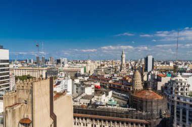 Güneşli bir günde Arjantin 'in merkezindeki Buenos Aires' in hava manzarası..