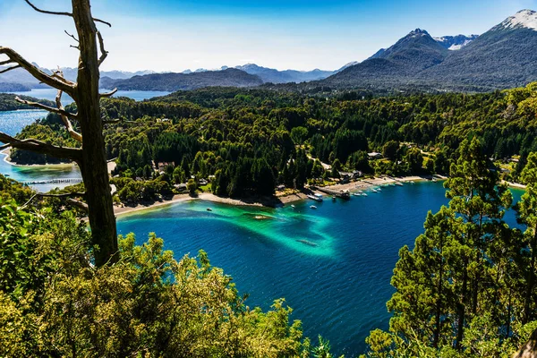 Krajina z modrých jezer, Andách a lesů v Patagonii, Argentina. — Stock fotografie