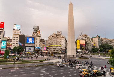 Buenos Aires, Arjantin - 25 Mayıs 2019: Obelisk 'te geniş açılı görüş