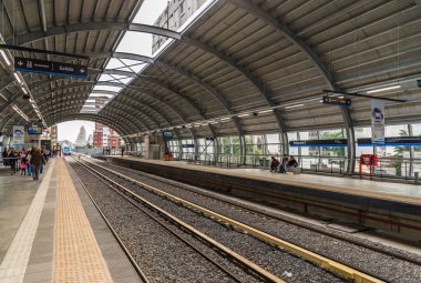 Buenos Aires, Arjantin - 22 Haziran 2019: Yeni inşa edilen Belgrano C tren istasyonu