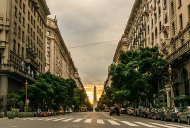 Buenos Aires, Arjantin - 25 Mayıs 2019: Obelisk 'te gün batımı manzarası