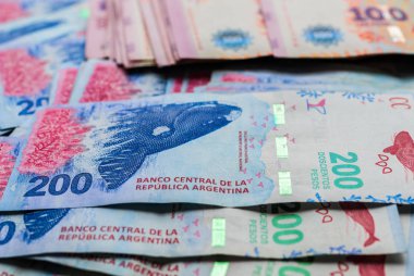 Arjantin parası, 200 peso banknot.