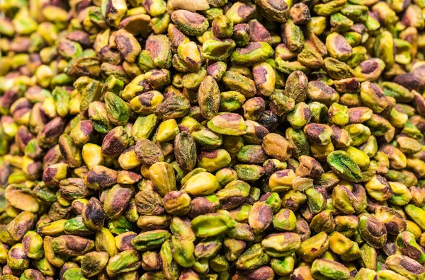 Närbild av pistagenötter på lantbruksmarknaden bås. — Stockfoto
