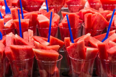 Karpuz karışımı çiftçi pazarında yemeye hazır..