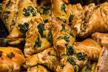 Çiftçi pazarında ıspanaklı hamur işleri..