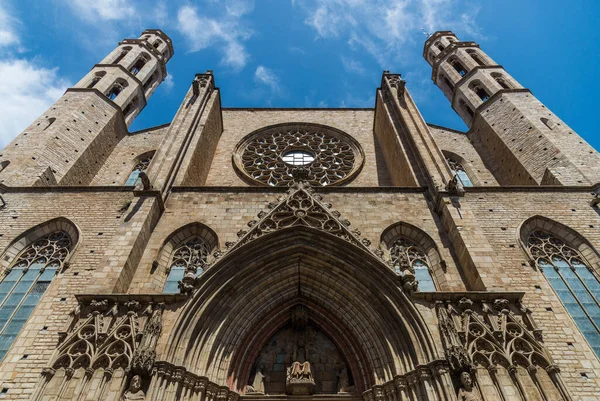 Fasáda kostela Santa Maria del Mar v gotické čtvrti, Barcelona. — Stock fotografie
